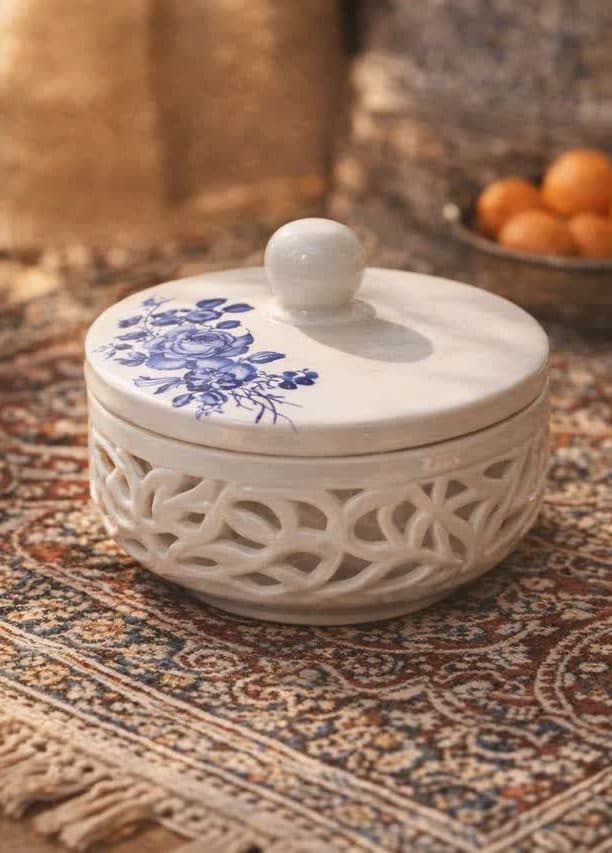 قندان سرامیک مشبک در دار گل آبی