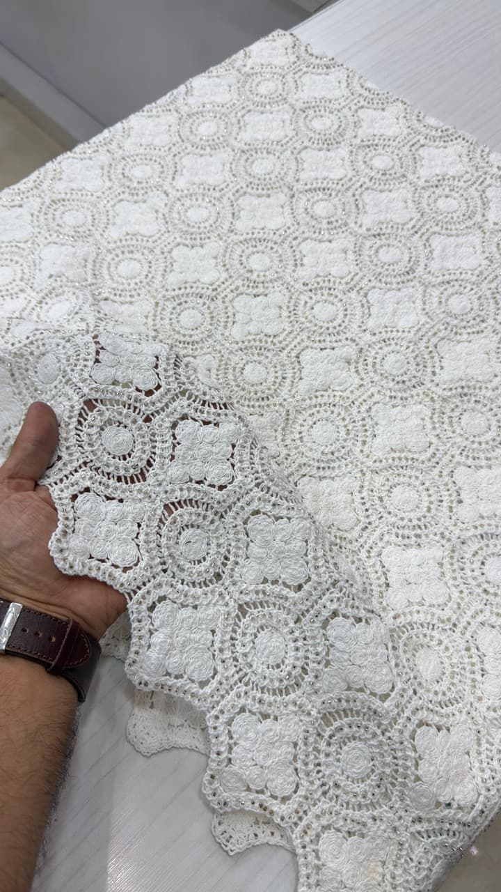 پارچه گیپور سنگدوزی(قواره آخر تخفیف دار)
