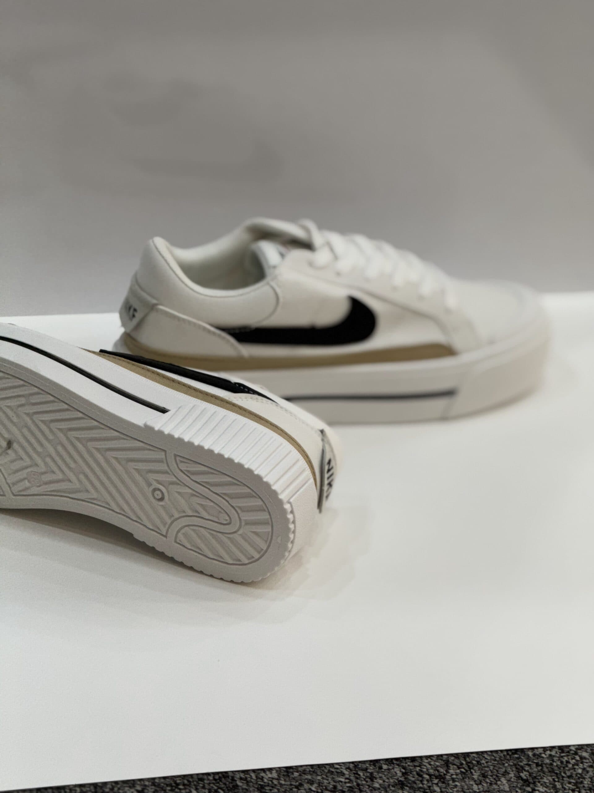 کتونی ونس نایک سفید خاکیNike Vance white khaki — تصویر ۲