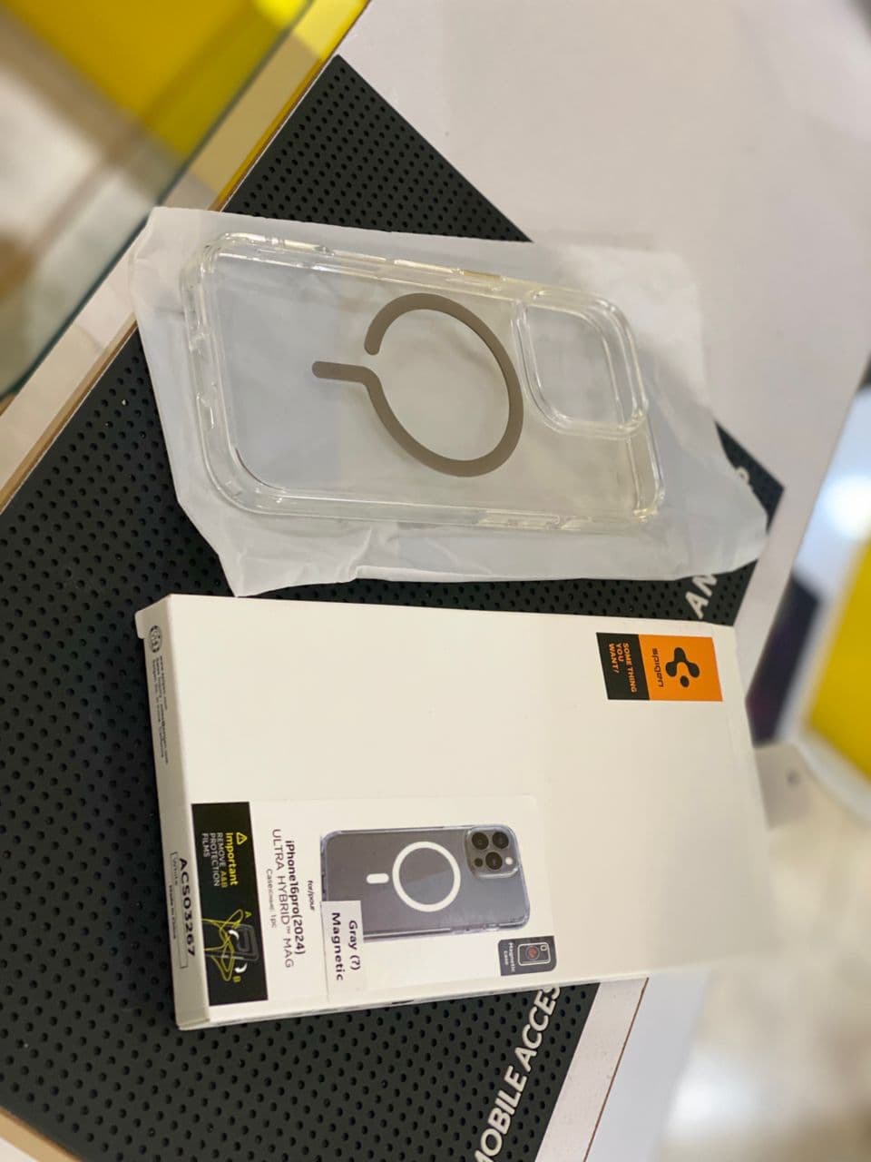 کاور اورجینال اسپیگن مدل ultra hybrid شفاف مناسب آیفون 17 نرمال/17Normal — تصویر ۴