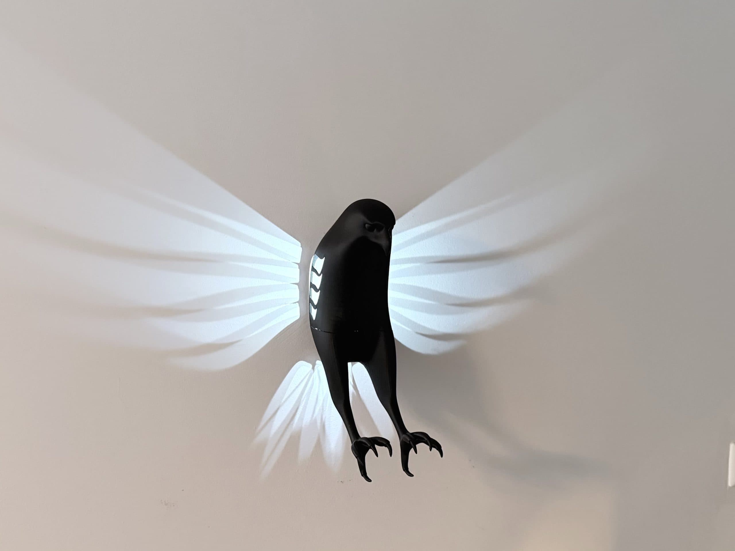چراغ دیواری شاهین — تصویر ۳