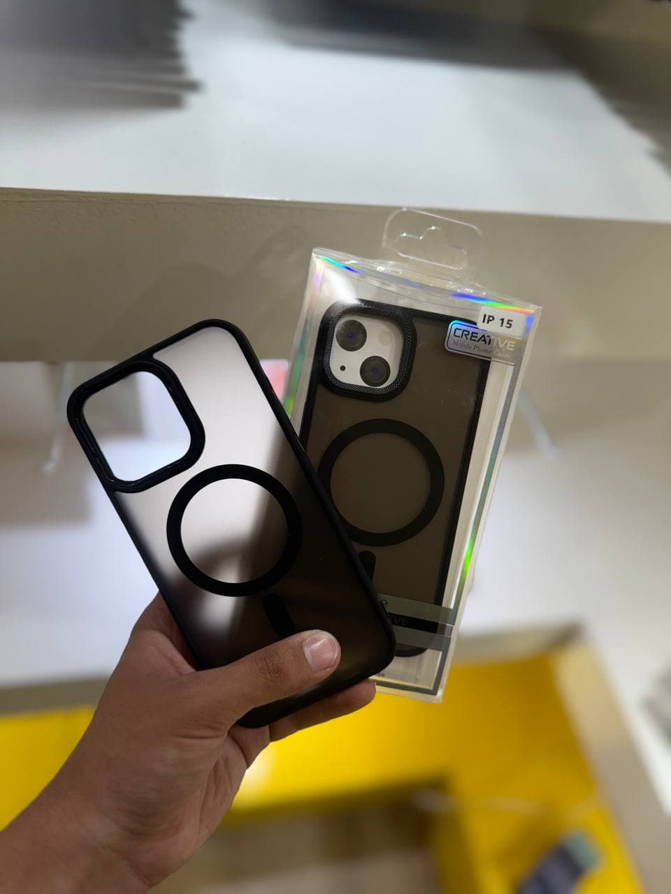 قاب مگ سیف پشت مات مدل Creative مناسب برای 15Pro Max — تصویر ۲