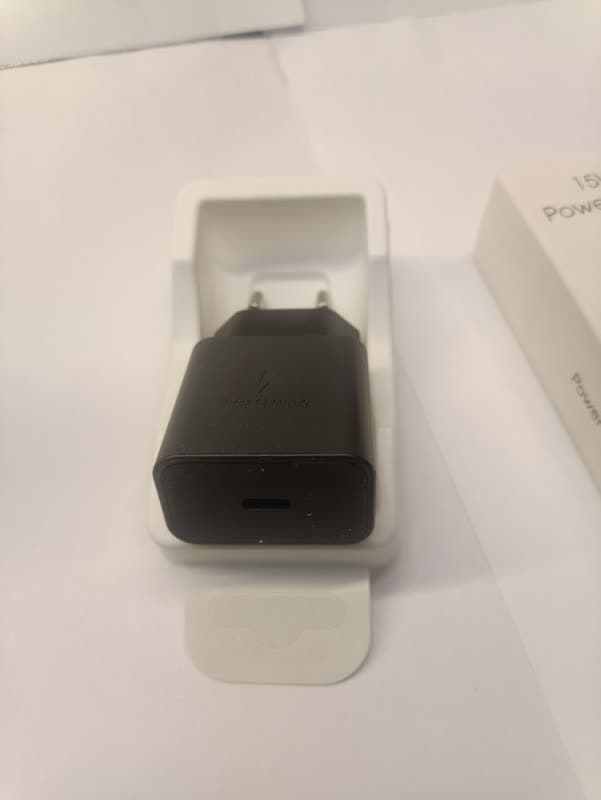شارژر دیواری 15 وات سامسونگ مدل EP-T1510XBEGEU با اتصال به پریز دوشاخه
