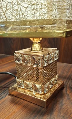 آباژور رومیزی وارداتی دو شید سفید و طلایی آنست .N — تصویر ۳