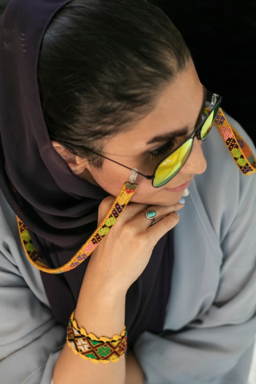 بند عینک سوزن دوزی بلوچدوزی رنگین — تصویر ۲