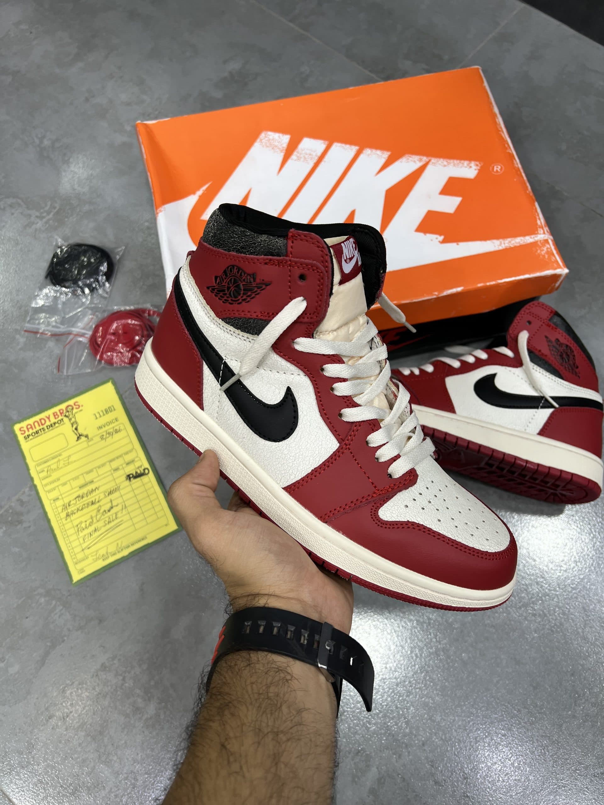 نایک ایر جردن ۱ های شیکاگو NIKE AIR JORDAN 1 HIGH CHICAGO — تصویر ۵