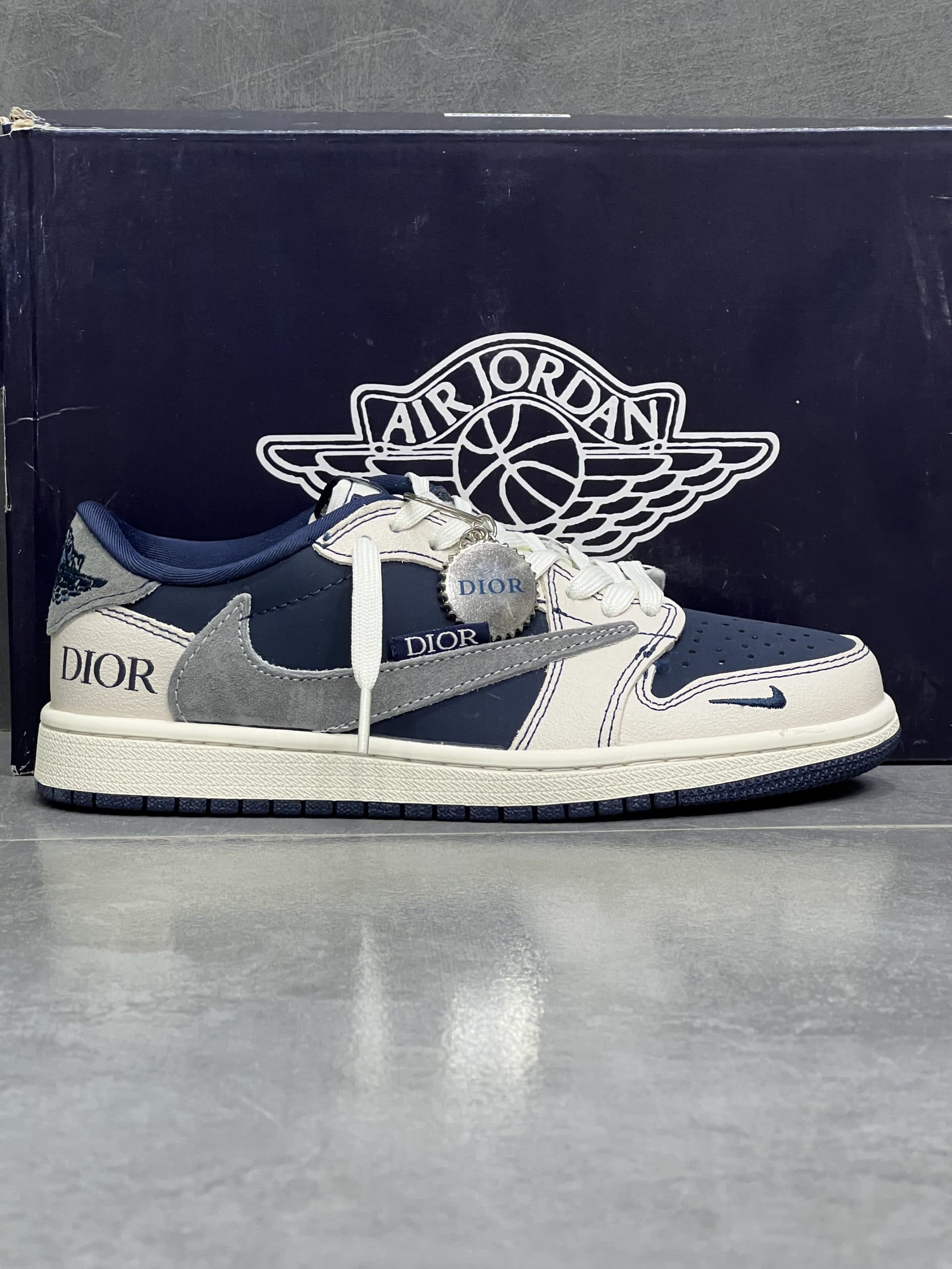 نایک ایر جردن ۱ لو ترویس اسکات دیور NIKE AIR JORDAN 1 LOW TRAVISSCOTT DIOR
