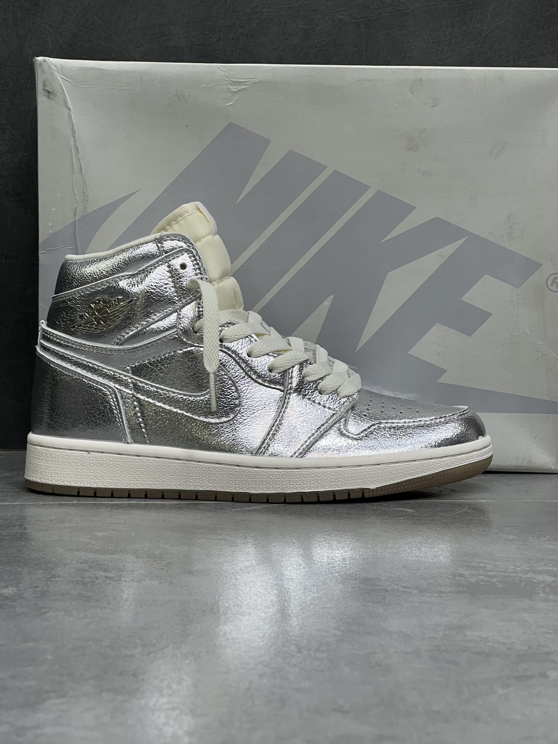 نایک ایر جردن ۱ ساقدار متالیک سیلور NIKE AIR JORDAN 1 HIGH METALLIC SILVER