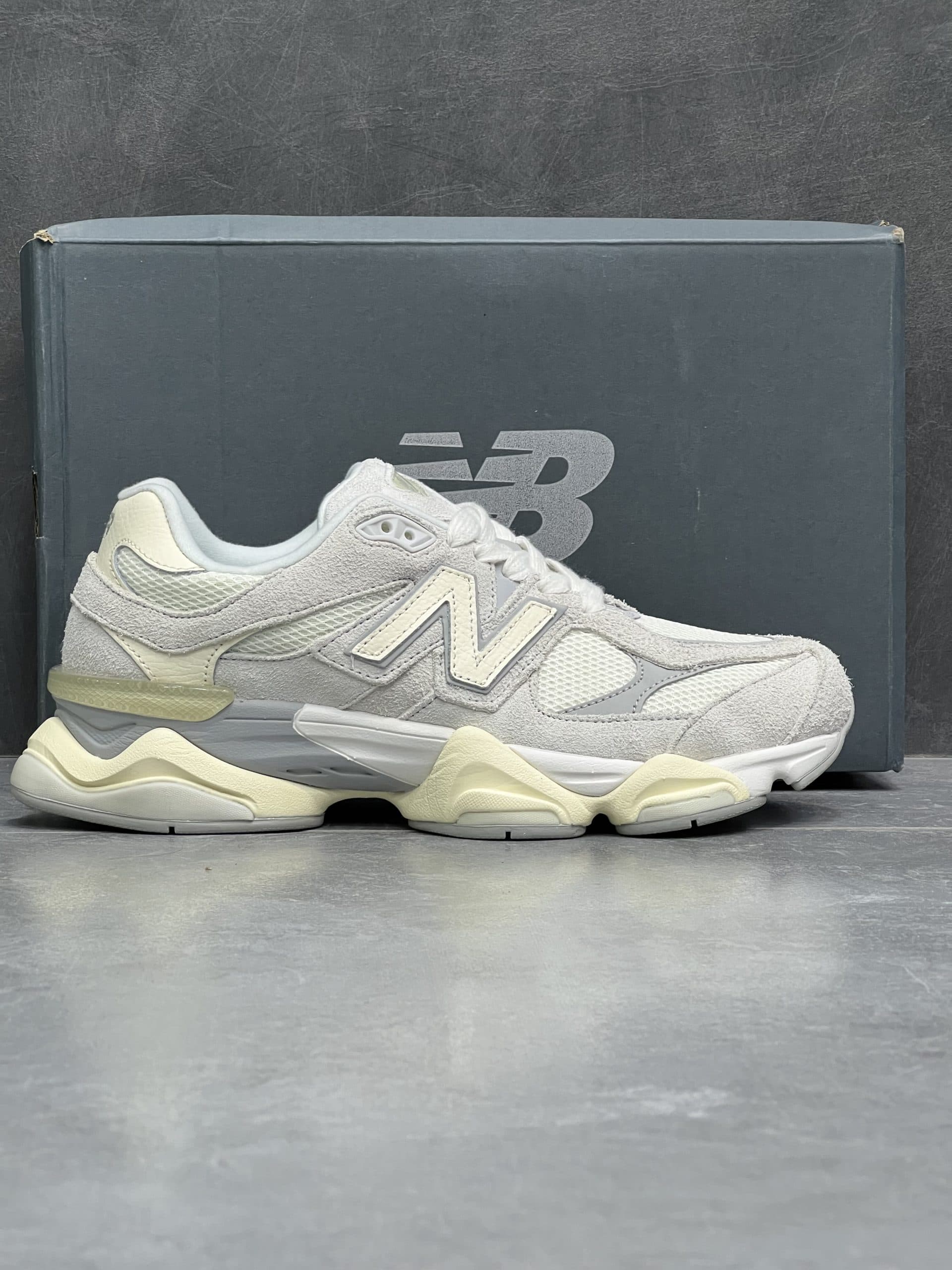 کتونی نیوبالانس ۹۰۶۰ رنگ کرم NEWBALANCE 9060
