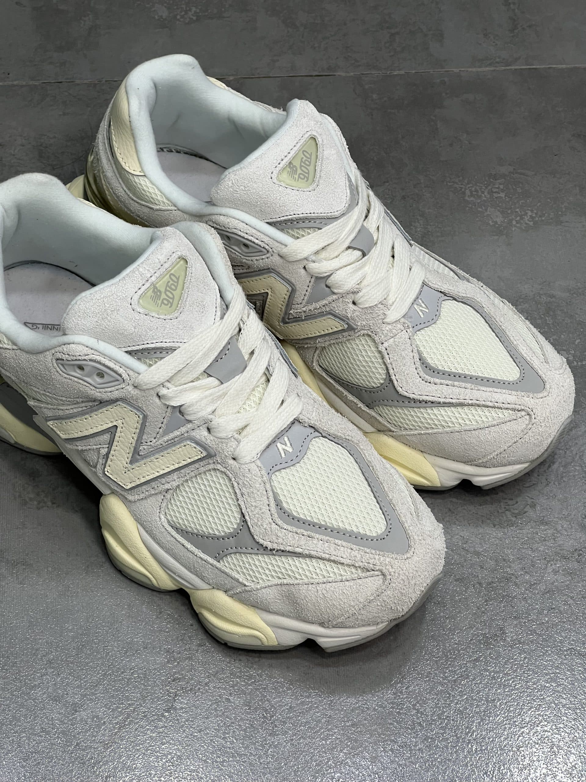 کتونی نیوبالانس ۹۰۶۰ رنگ کرم NEWBALANCE 9060 — تصویر ۲