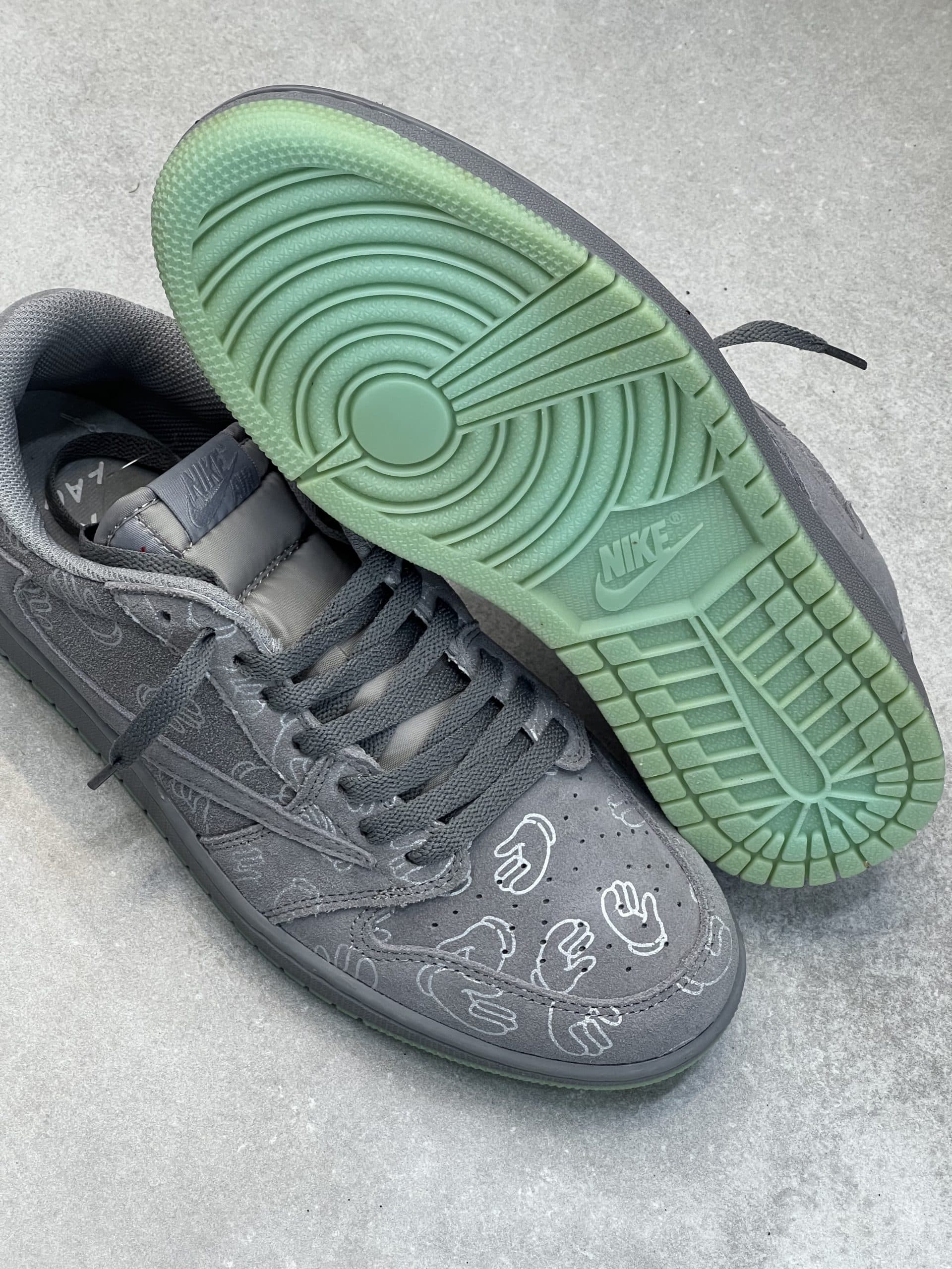 نایک ایر جردن وان لو ترویس اسکات کاز طوسی (شبنما) NIKE AIR JORDAN 1 LOW TRAVISSCOTT KAWS — تصویر ۴