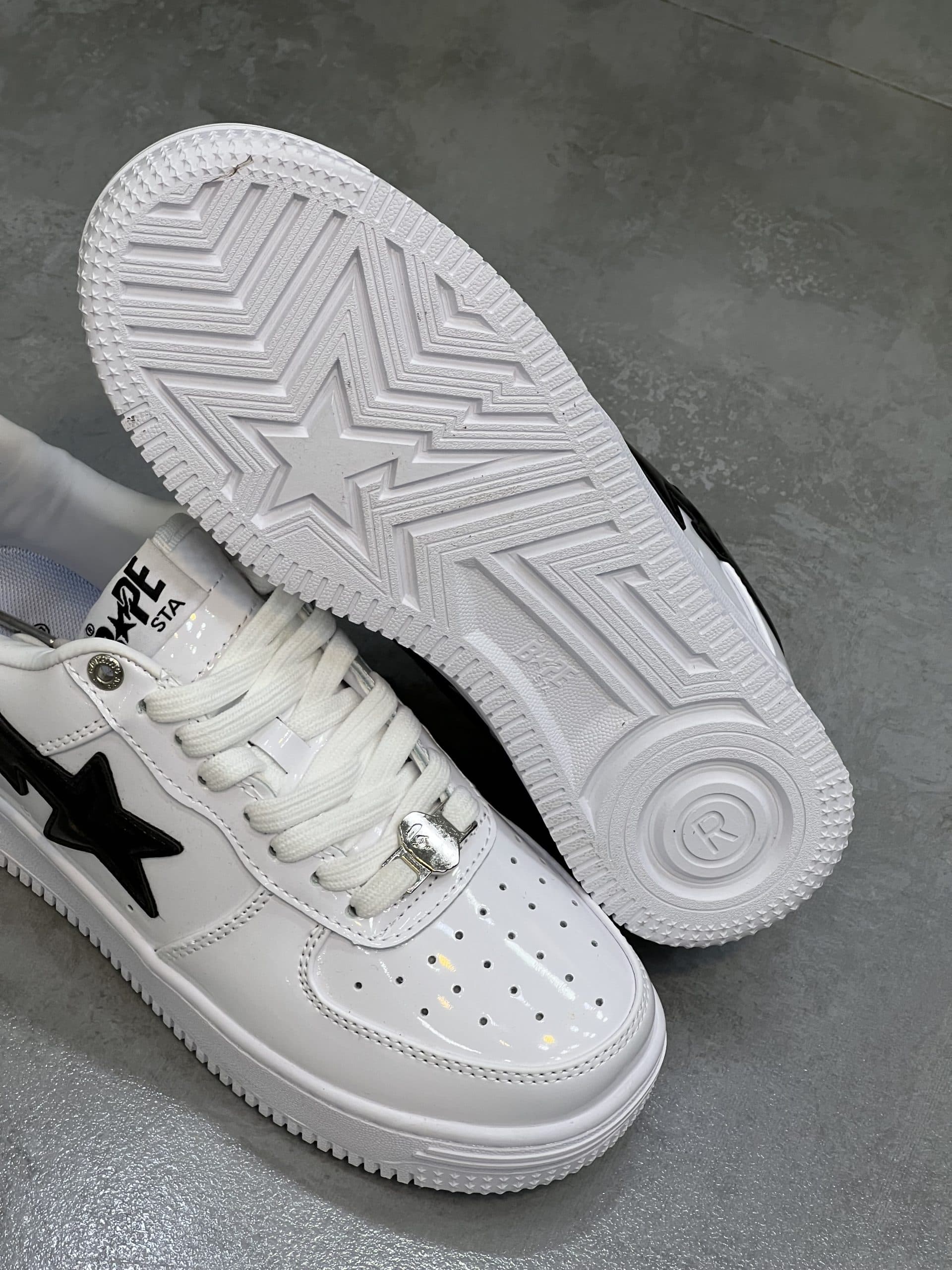 کتونی بیتینگ بیپ استا سفید مشکی BATHING APE Bape Sta Low ‘white black — تصویر ۴