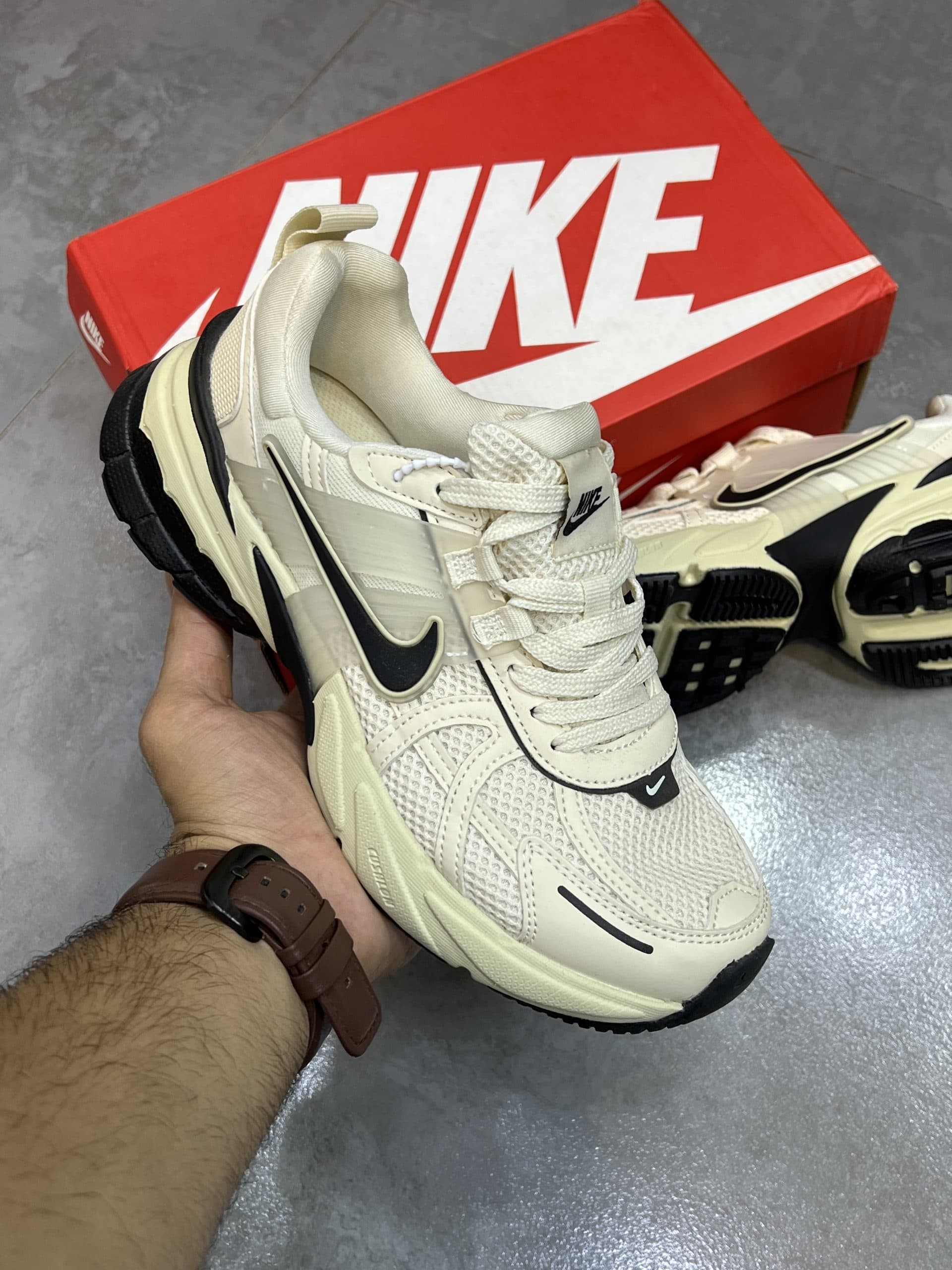 نایک وی تو کی رنگ کرم مشکی NIKE V2k — تصویر ۴