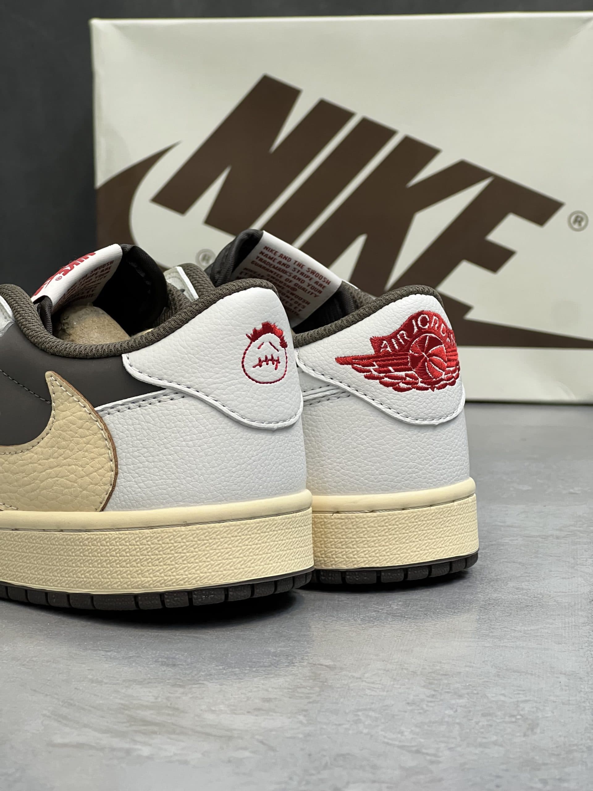 نایک ایر جردن 1 لو ترویس اسکات ریورس موکا NIKE AIR JORDAN 1 LOW TRAVIS SCOTT REVERSE MOCHA — تصویر ۳