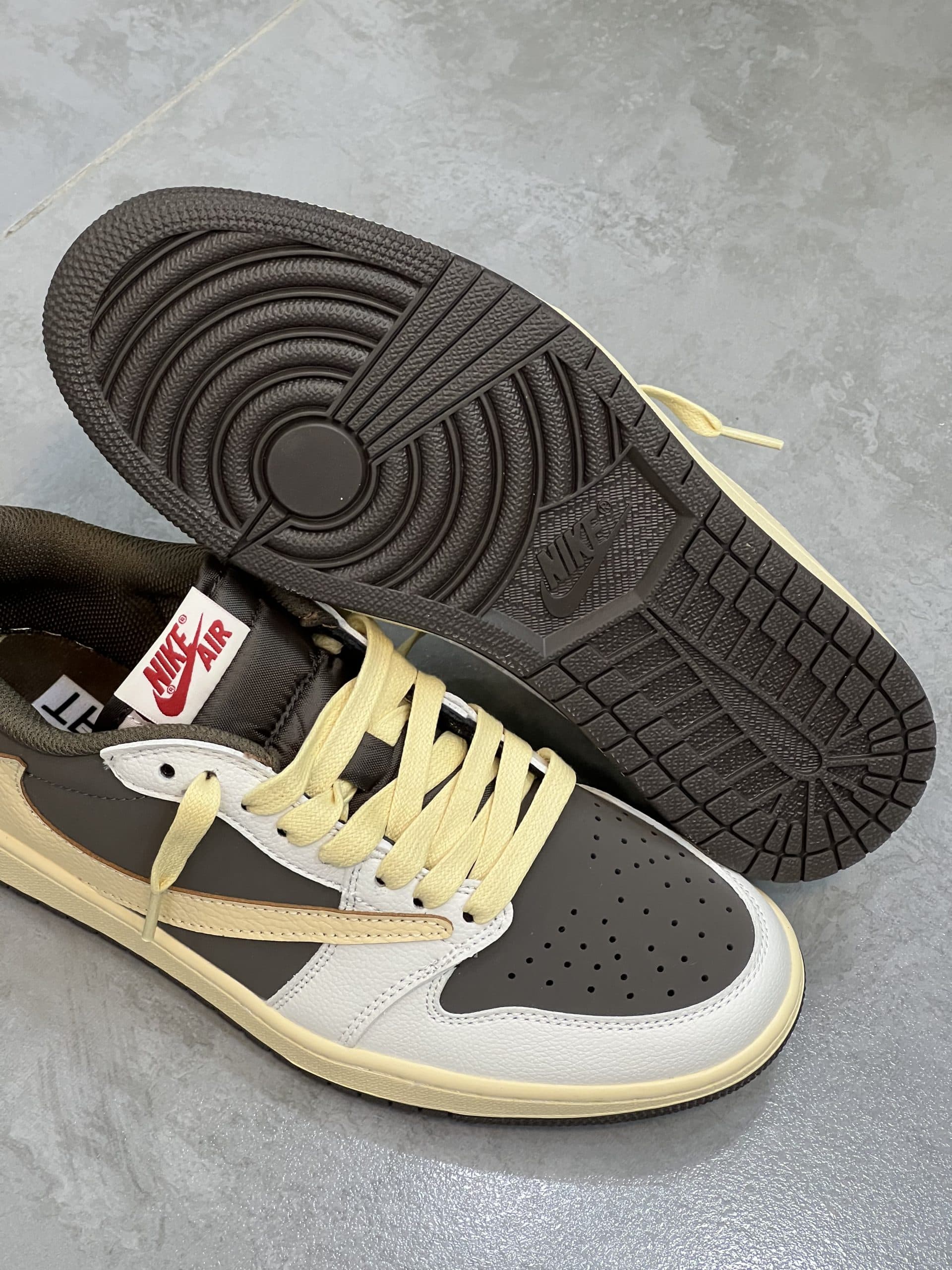 نایک ایر جردن 1 لو ترویس اسکات ریورس موکا NIKE AIR JORDAN 1 LOW TRAVIS SCOTT REVERSE MOCHA — تصویر ۴