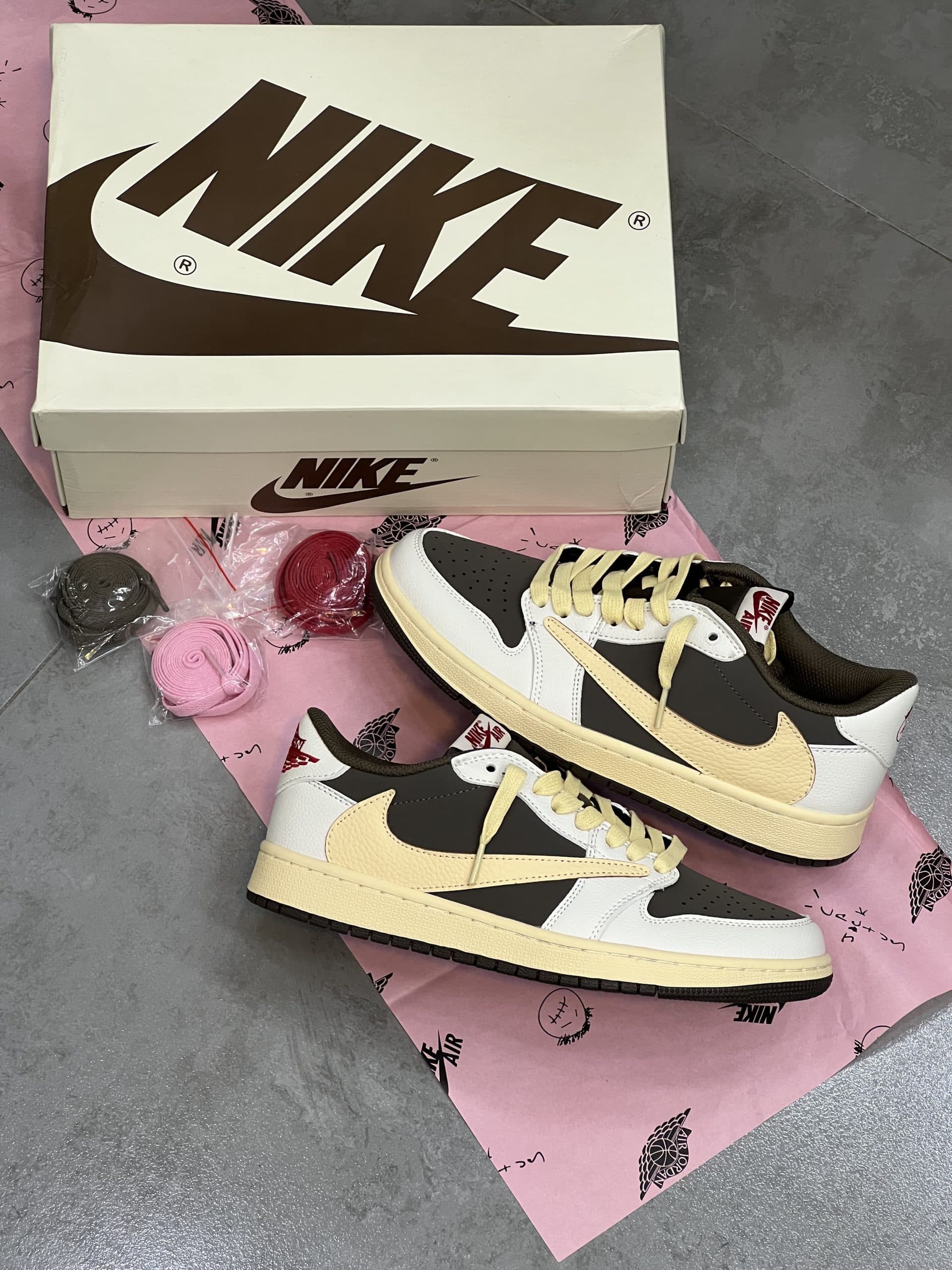 نایک ایر جردن 1 لو ترویس اسکات ریورس موکا NIKE AIR JORDAN 1 LOW TRAVIS SCOTT REVERSE MOCHA — تصویر ۵