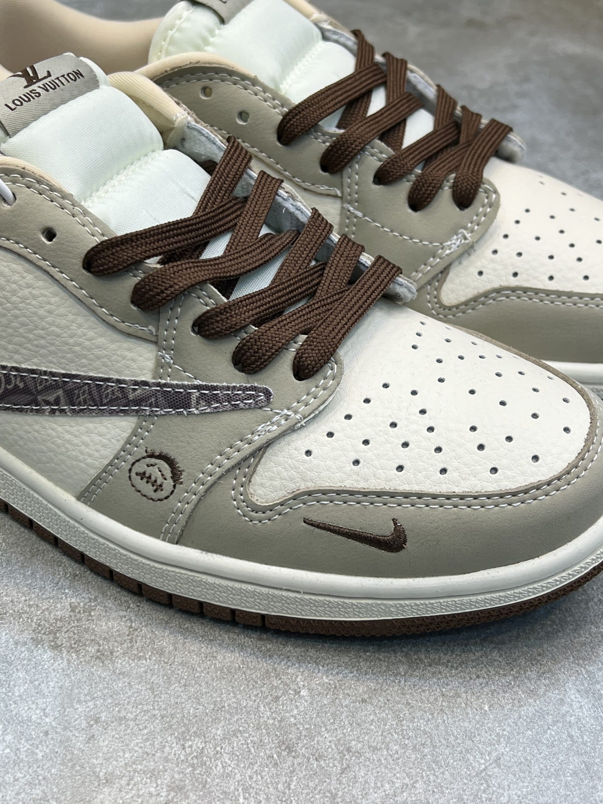 نایک ایر جردن لو ترویس اسکات ال وی NIKE AIR JORDAN 1 LOW TRAVISSCOTT LV — تصویر ۲