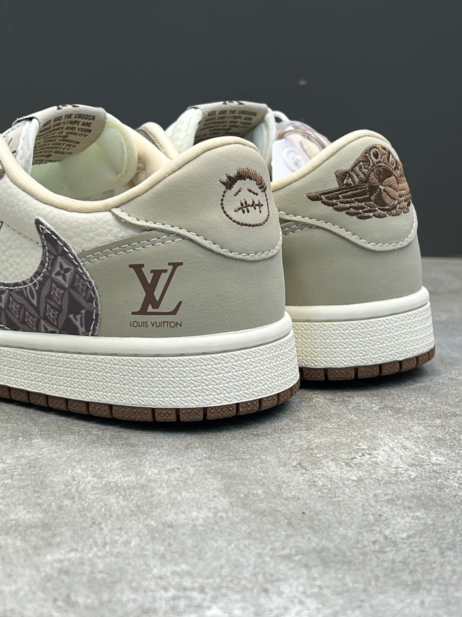 نایک ایر جردن لو ترویس اسکات ال وی NIKE AIR JORDAN 1 LOW TRAVISSCOTT LV — تصویر ۳
