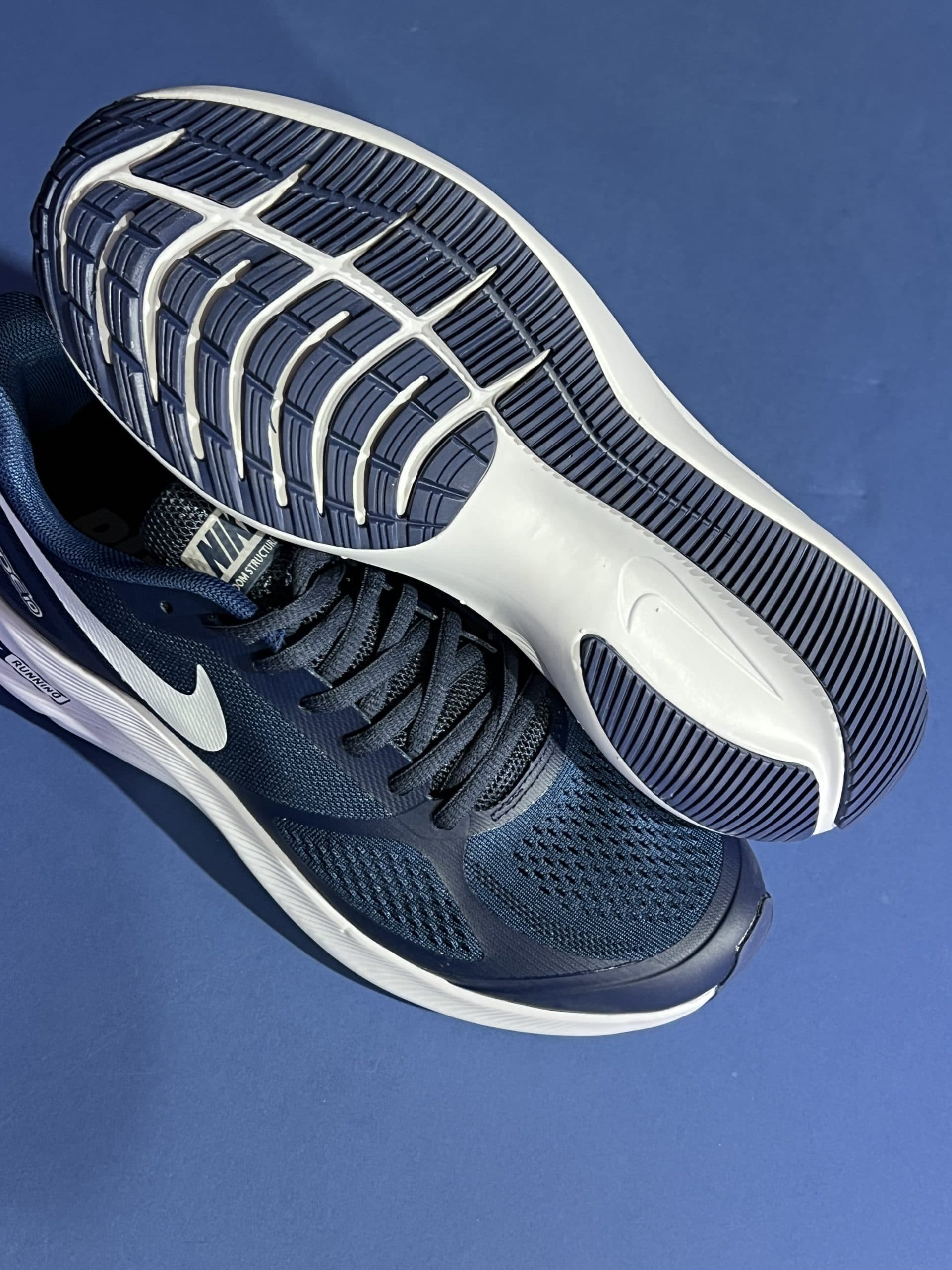 نایک گاید ۱۰ سفید سورمه ای NIKE GUAID 10 — تصویر ۴