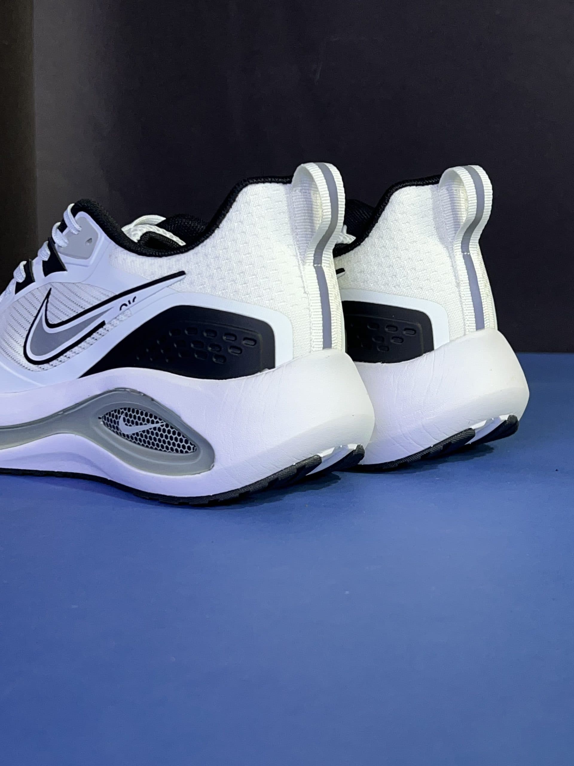 نایک ایر زوم وینفلو وی تو سفید مشکی NIKE AIR ZOOM WINFLO 2 — تصویر ۳