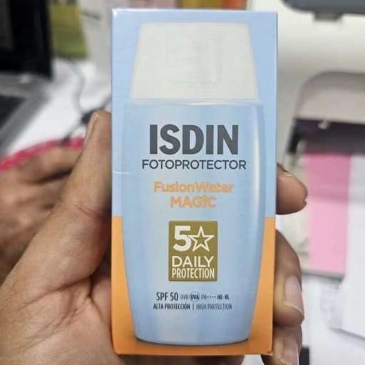 ضدآفتاب ایزدین فیوژن واتر مجیک SPF50 محافظت روزانه 5 ستاره با بافت فوق سبک و جذب سریع — تصویر ۲