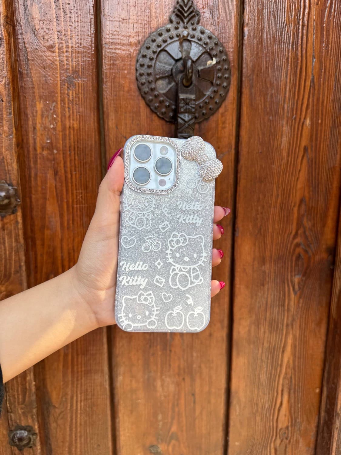 قاب HELLO KITTY پاپیون دار آیفون برای 16 پرو — تصویر ۳
