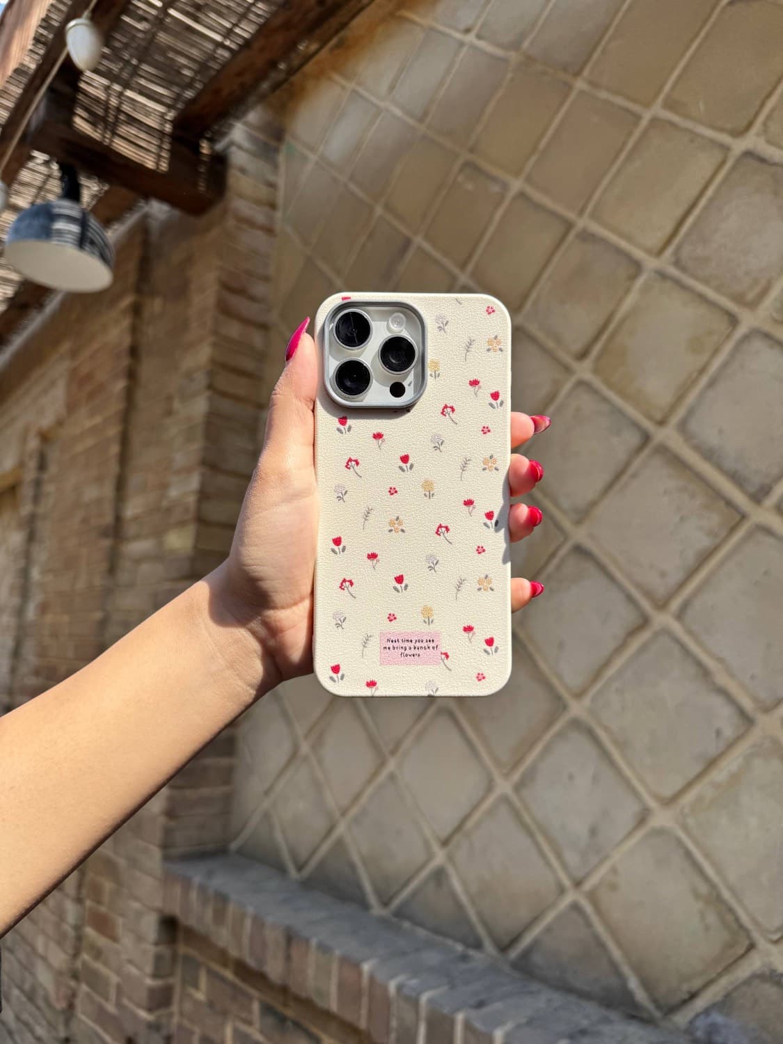 قاب گل ریز آیفون برای 16 پرومکس — تصویر ۸
