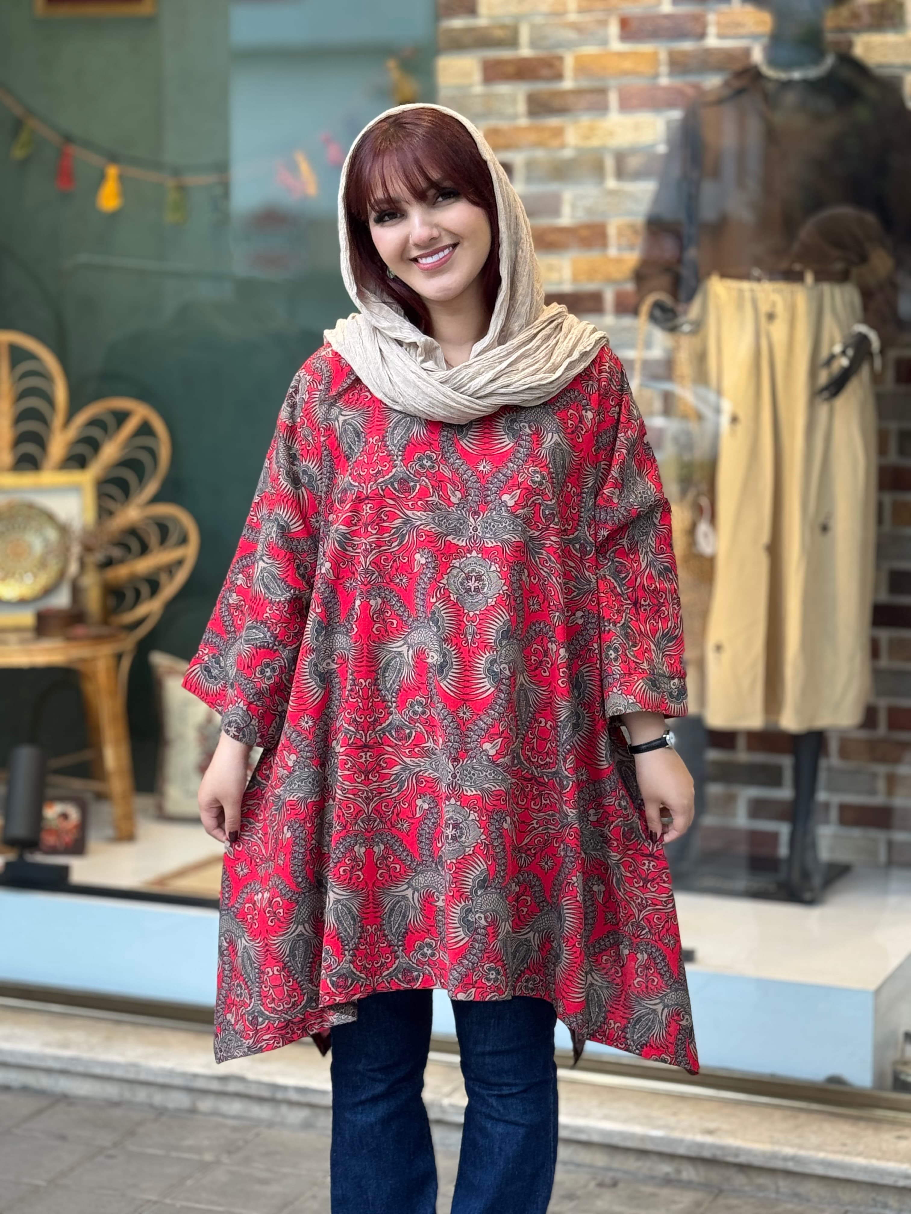 مانتو جلوبسته هنری قرمز طرح سنتی خاکی