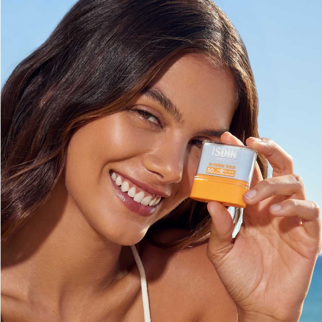 ضدآفتاب استیکی ایزدین spf 50 بی رنگ حجم 10 گرم