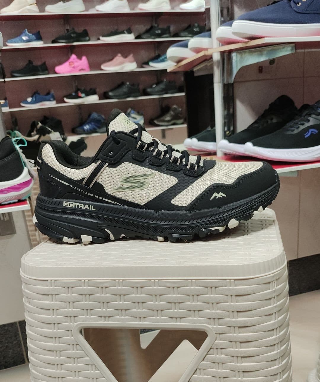 کفش مردانه اسکچرز GOrun Trail Altituade 2.0 – Marble Rock 3.0 کد 6102 — تصویر ۲