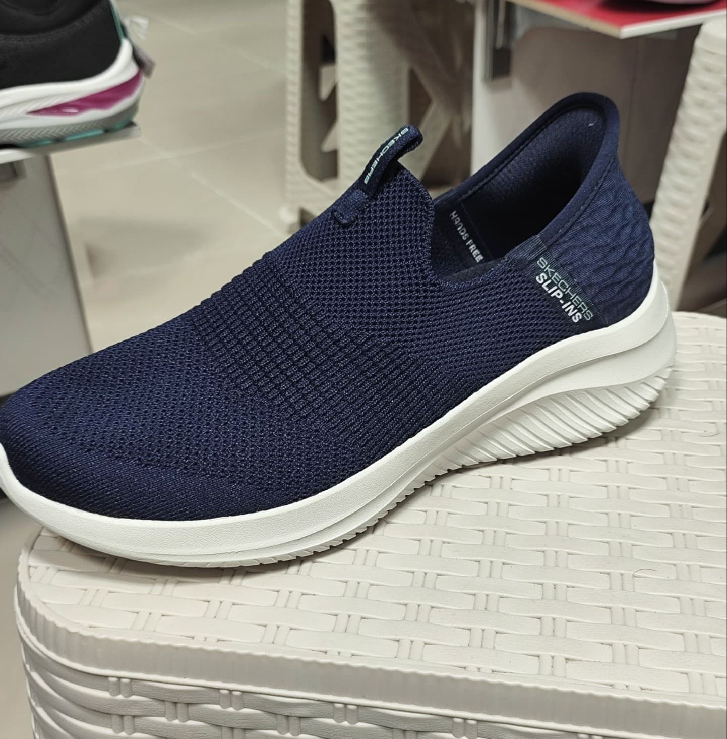 کفش زنانه اسکچرز ultra flex 3.0 Smooth Step کد 5471 — تصویر ۲