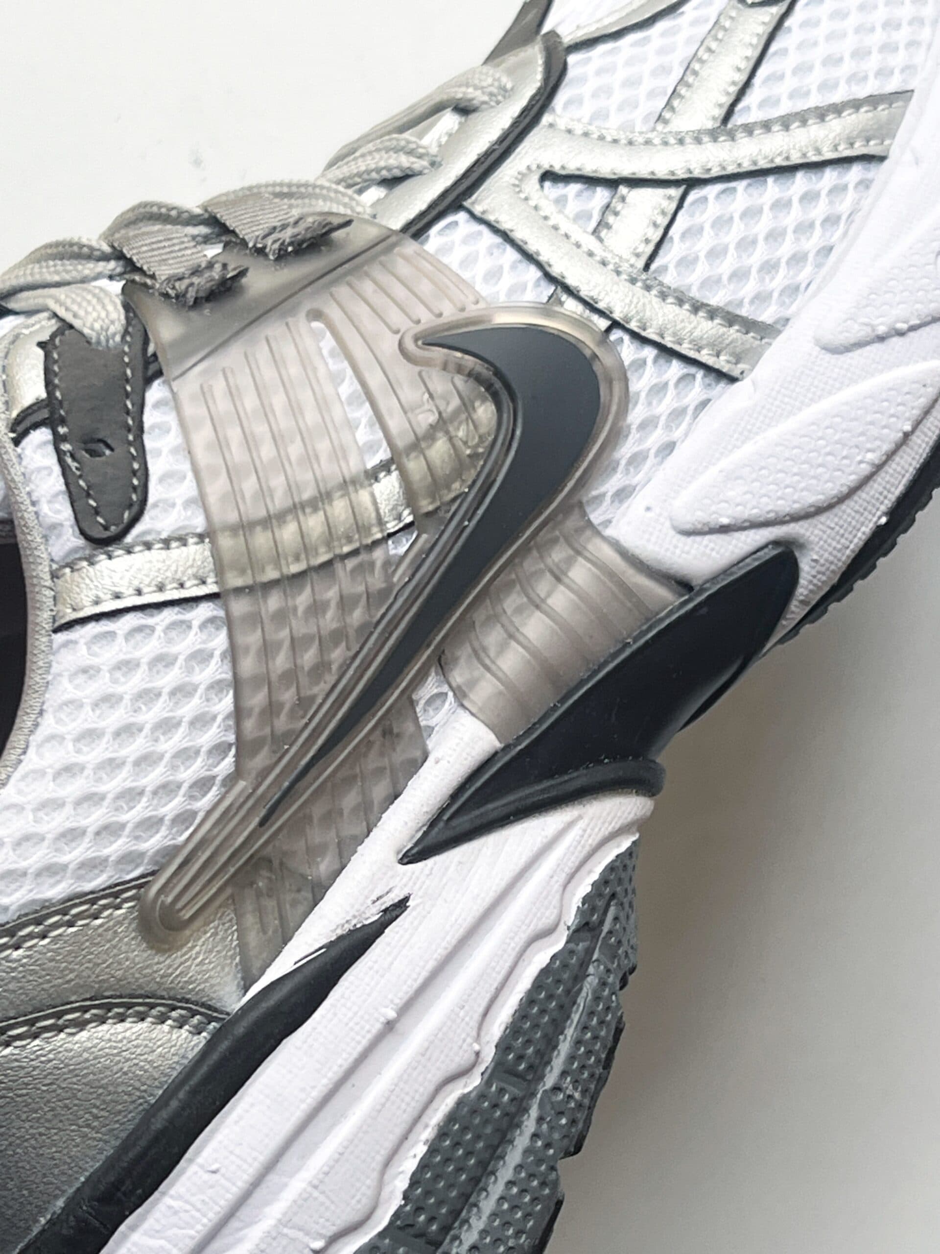 کتونی مردانه نایک Nike Men’s V2K Run — تصویر ۴
