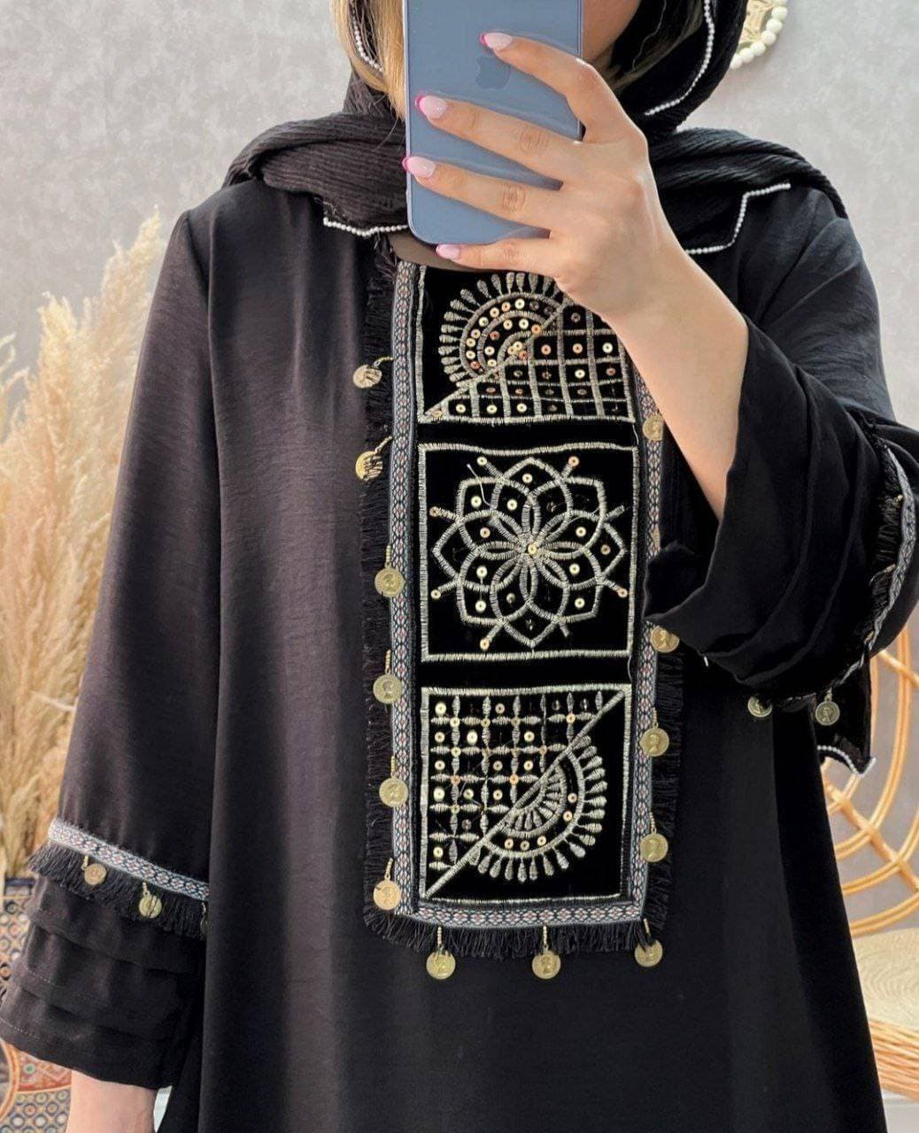 مانتو زنانه بلند مدل دلارا پارچه ابروبادی سنتی (کد: ۱۲۴۷۳) — تصویر ۶