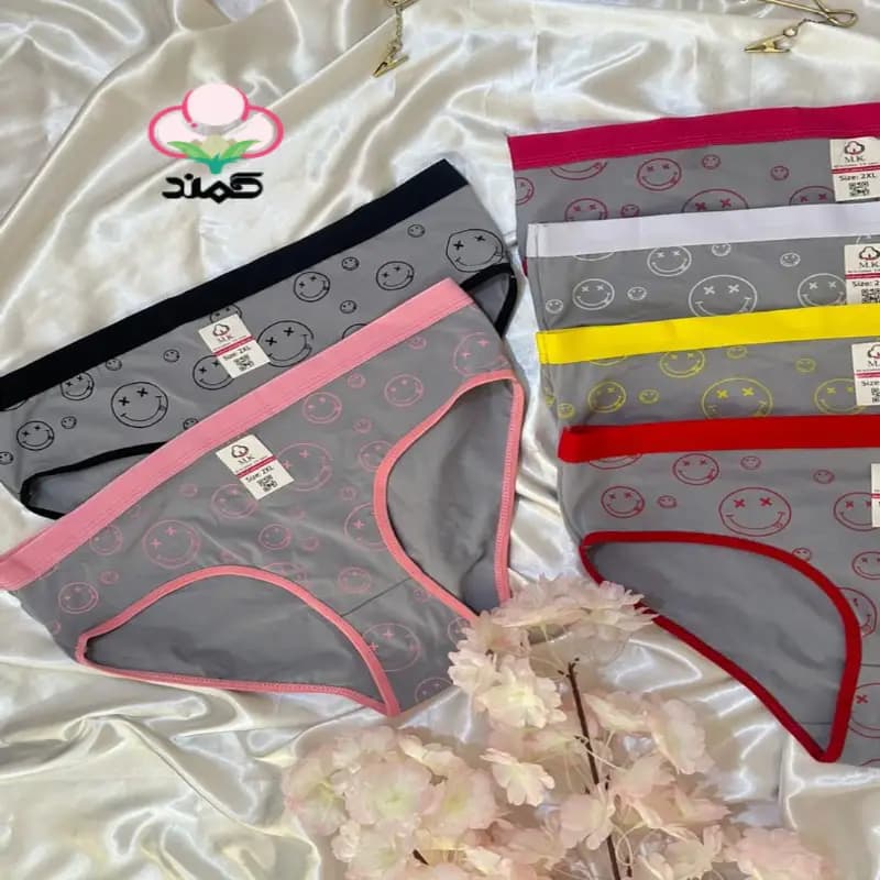 شورت جینی نخ پنبه زنانه طرح استیکر — تصویر ۳