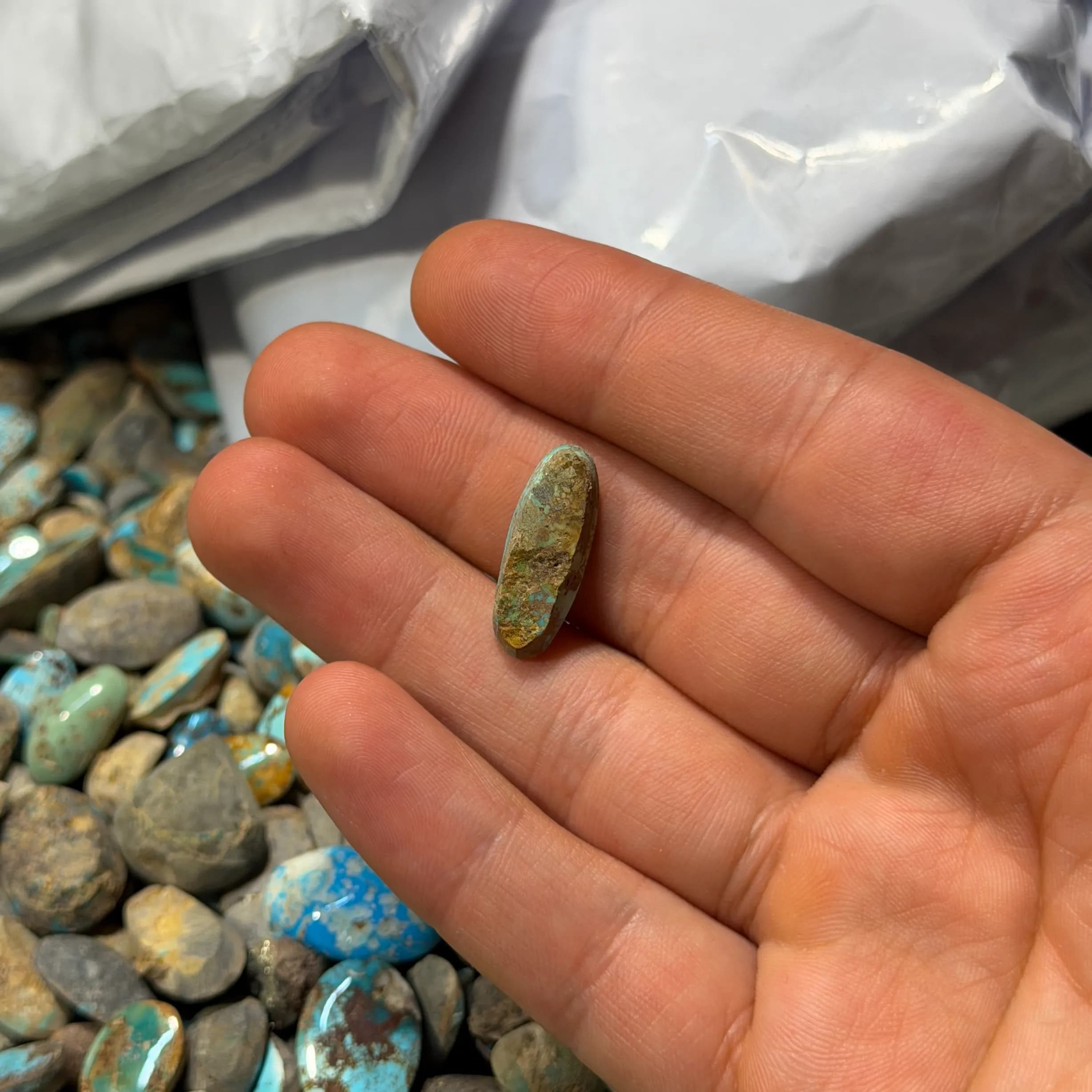 سنگ فیروزه آبی طبیعی نیشابور کد2349 — تصویر ۲
