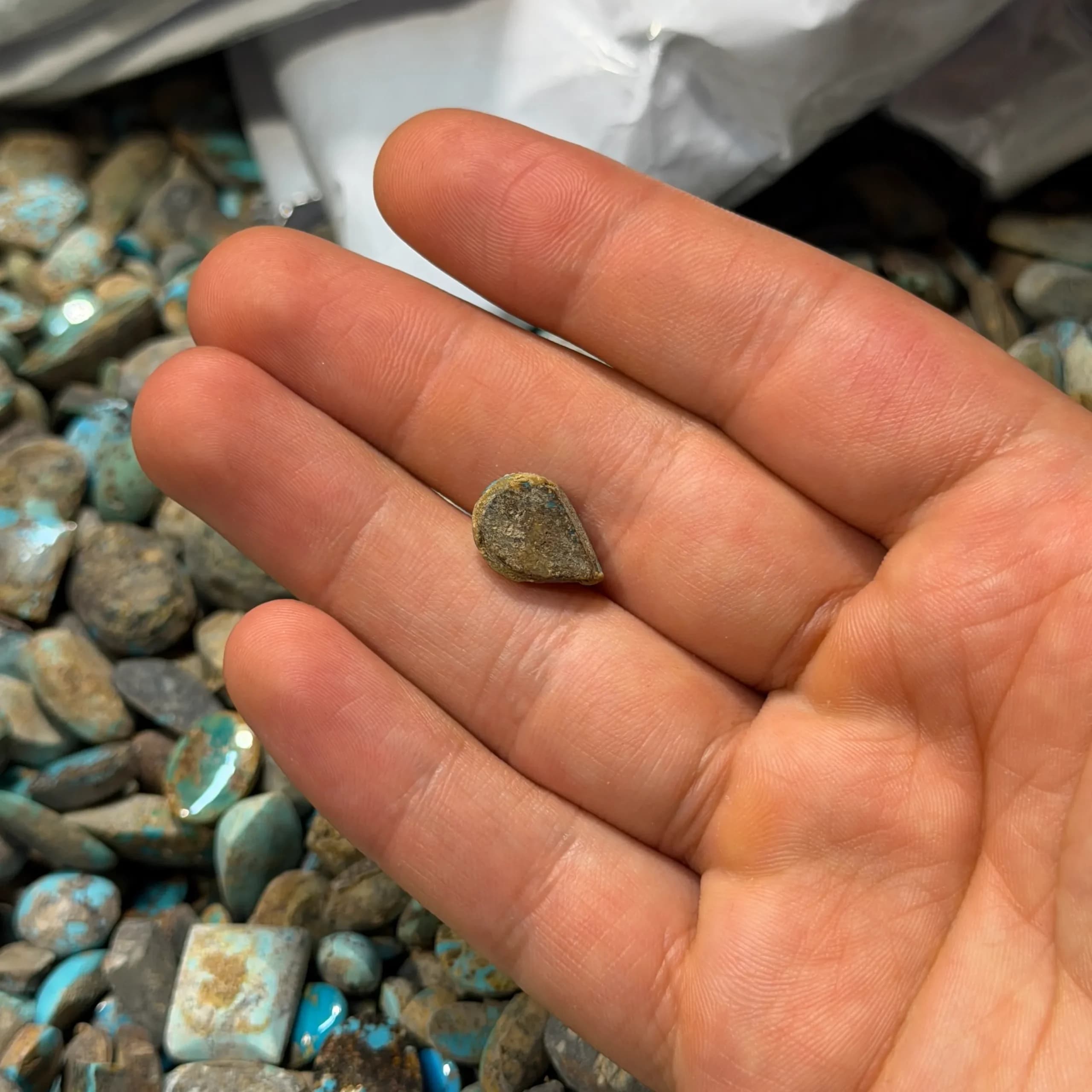 سنگ فیروزه با تراش بیضی کد2345 — تصویر ۲