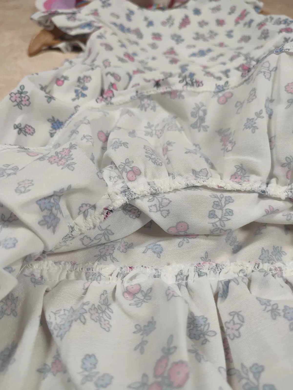 پیراهن دخترانه گل‌گلی نخی — تصویر ۴