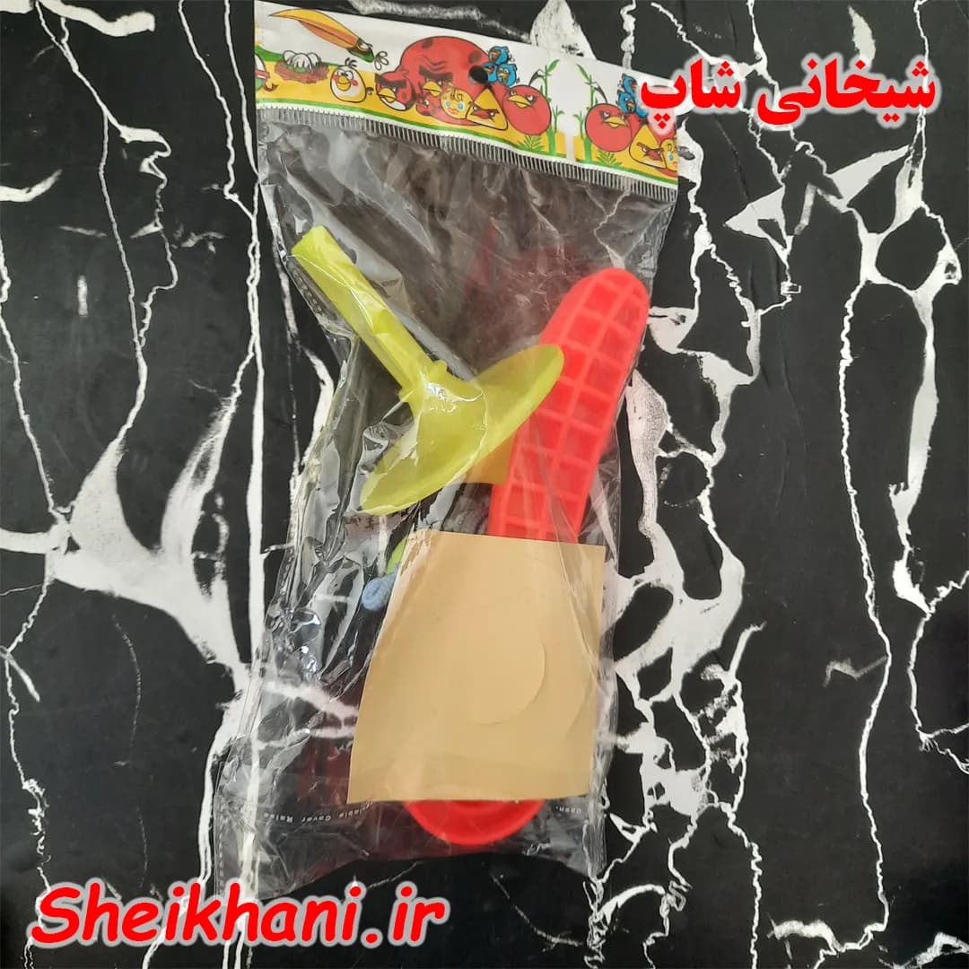 فرفره پلاستیکی با نخ و برچسب — تصویر ۳
