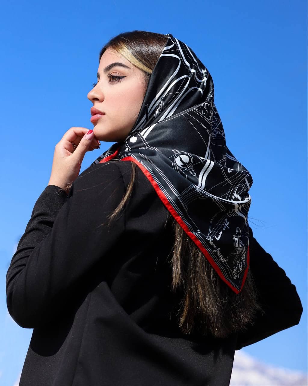 روسری ساتن ابریشم ترک ۵۴۱ — تصویر ۲