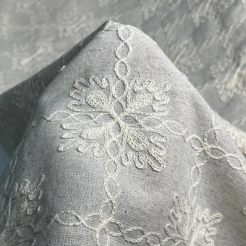 پارچه لینن قیطون دیزاینی مربع نسکافه ای — تصویر ۳