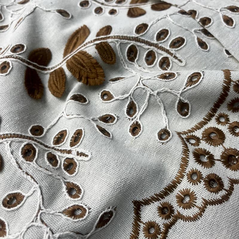 پارچه لینن اپلیکه طرح برگ کرم — تصویر ۳