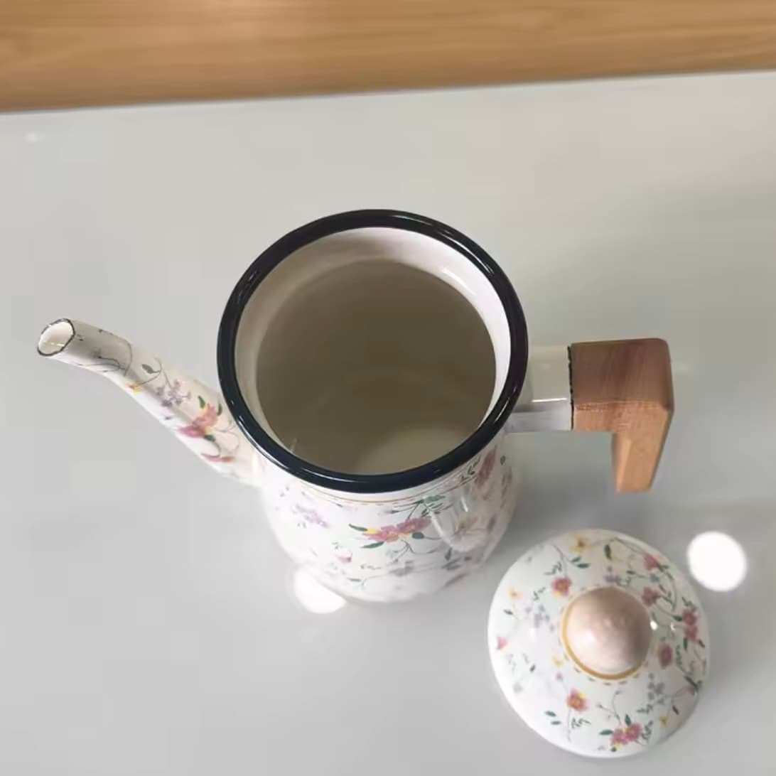 کتری لعابی دسته چوبی بلند طرح گل ریز (۱.۲ لیتر) — تصویر ۵