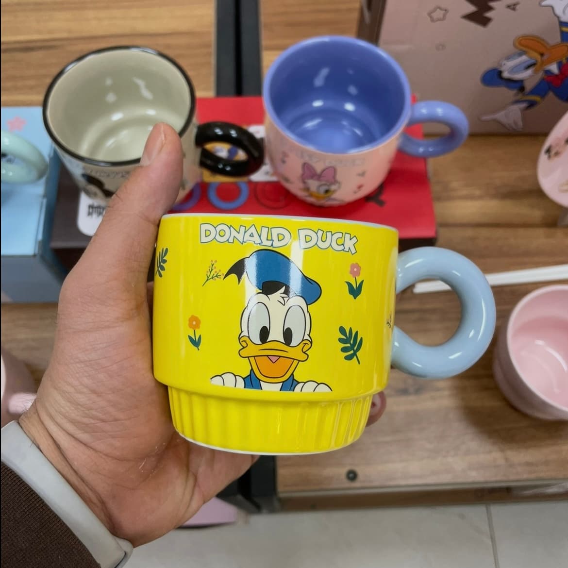 ست ۴ عددی ماگ دیزنی میکی و دوستان اورجینال | MICKEY AND FRIENDS ماگ کلکسیونی با جعبه کادویی — تصویر ۵