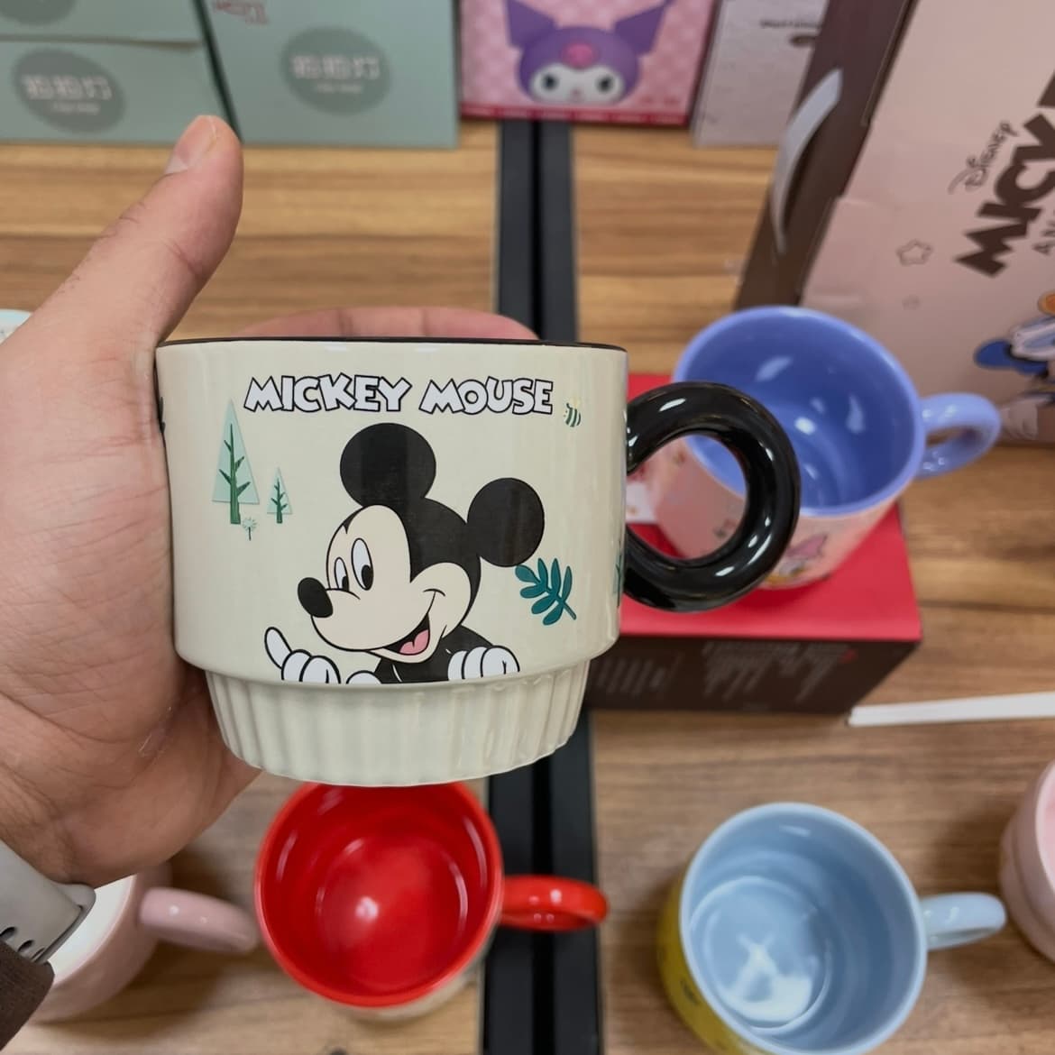 ست ۴ عددی ماگ دیزنی میکی و دوستان اورجینال | MICKEY AND FRIENDS ماگ کلکسیونی با جعبه کادویی — تصویر ۲