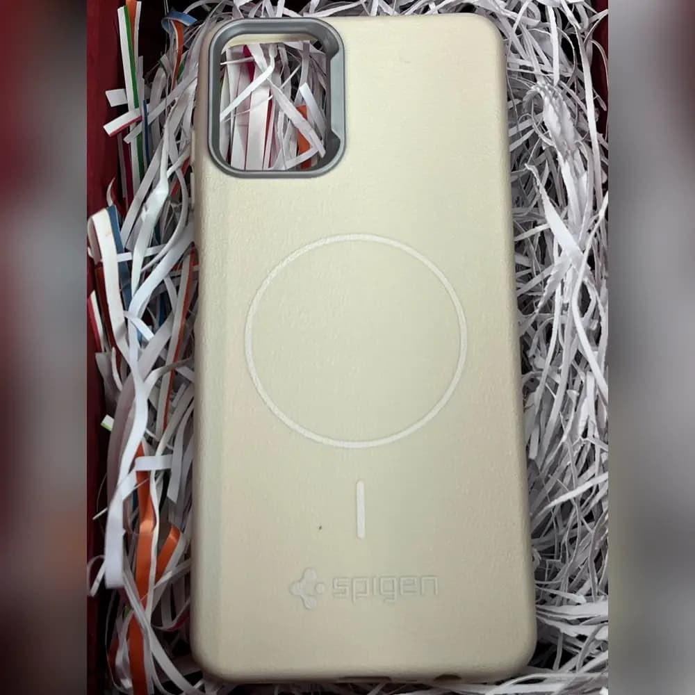گارد چرمی مگسیف spigen برای سامسونگ samsung A06 — تصویر ۳