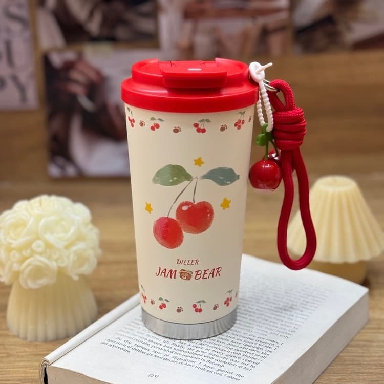 تراول ماگ 560 میل طرح تدی و گیلاسی JAM BEAR برند DILLER | ماگ گیلاسی دیلر اورجینال — تصویر ۲