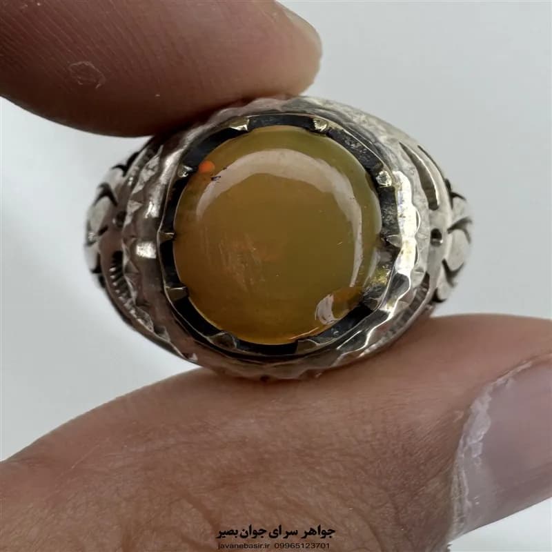 انگشتر اپال اتیوپی با رکاب نقره دست‌ساز فیلی شبکه‌کاری استاد شاهرخ — تصویر ۴