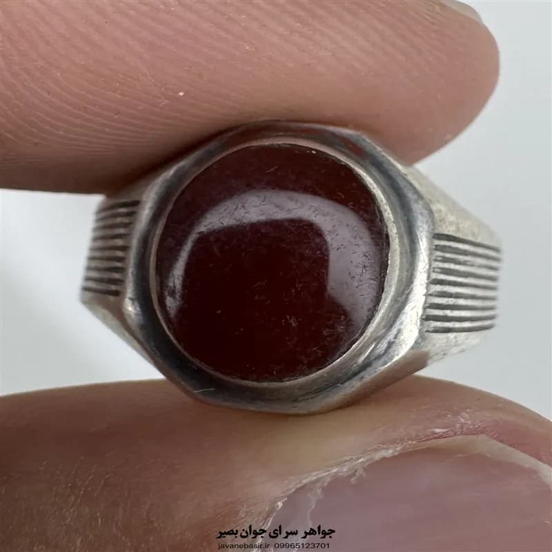 انگشتر عقیق سرخ کهنه با رکاب دست‌ساز نقره ۹۲۵