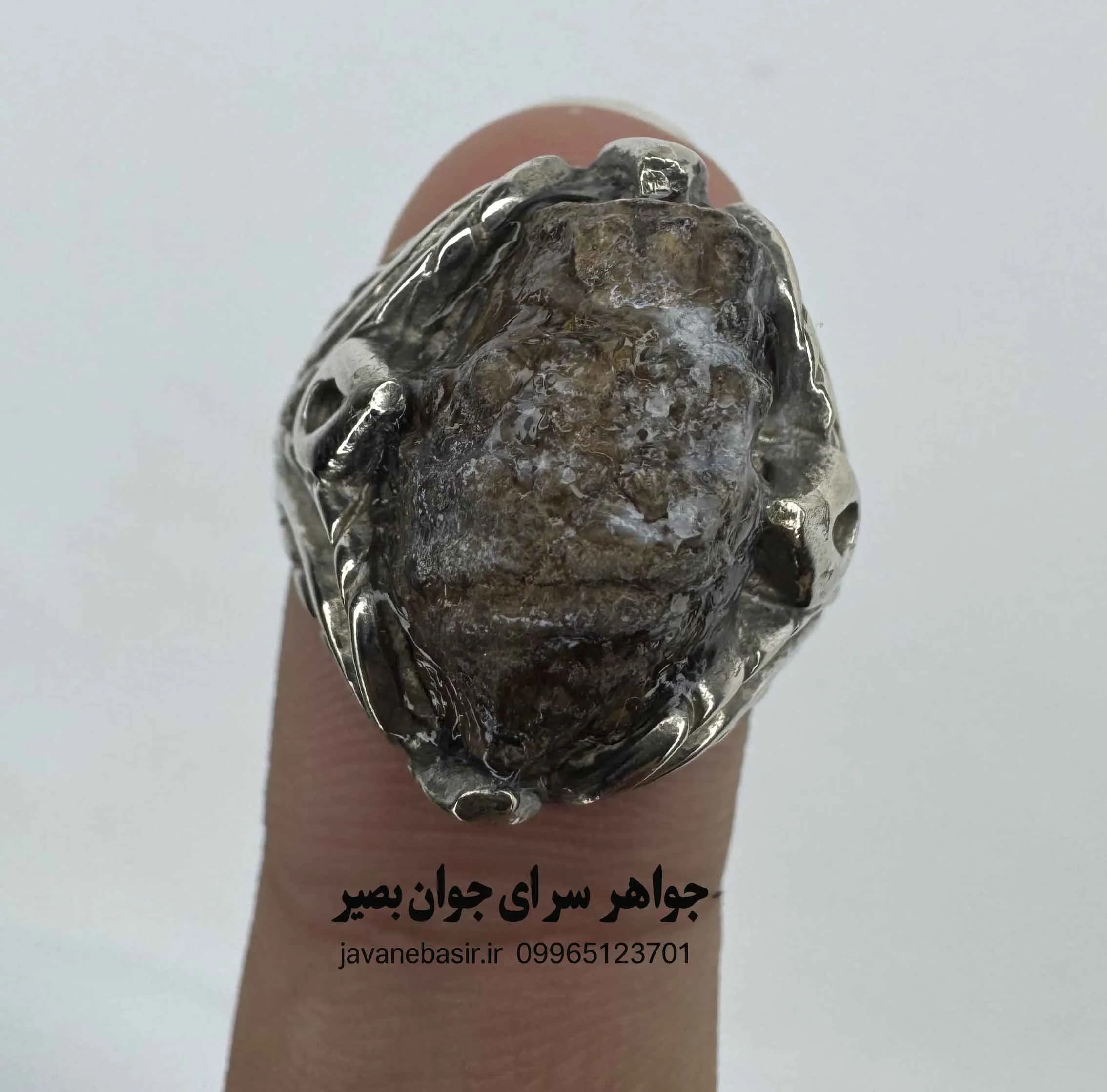 رازِ نهفته در انگشتر عرج بری؛ نگاهی به جایگاه احجار کریم در روایات و متون مقدس