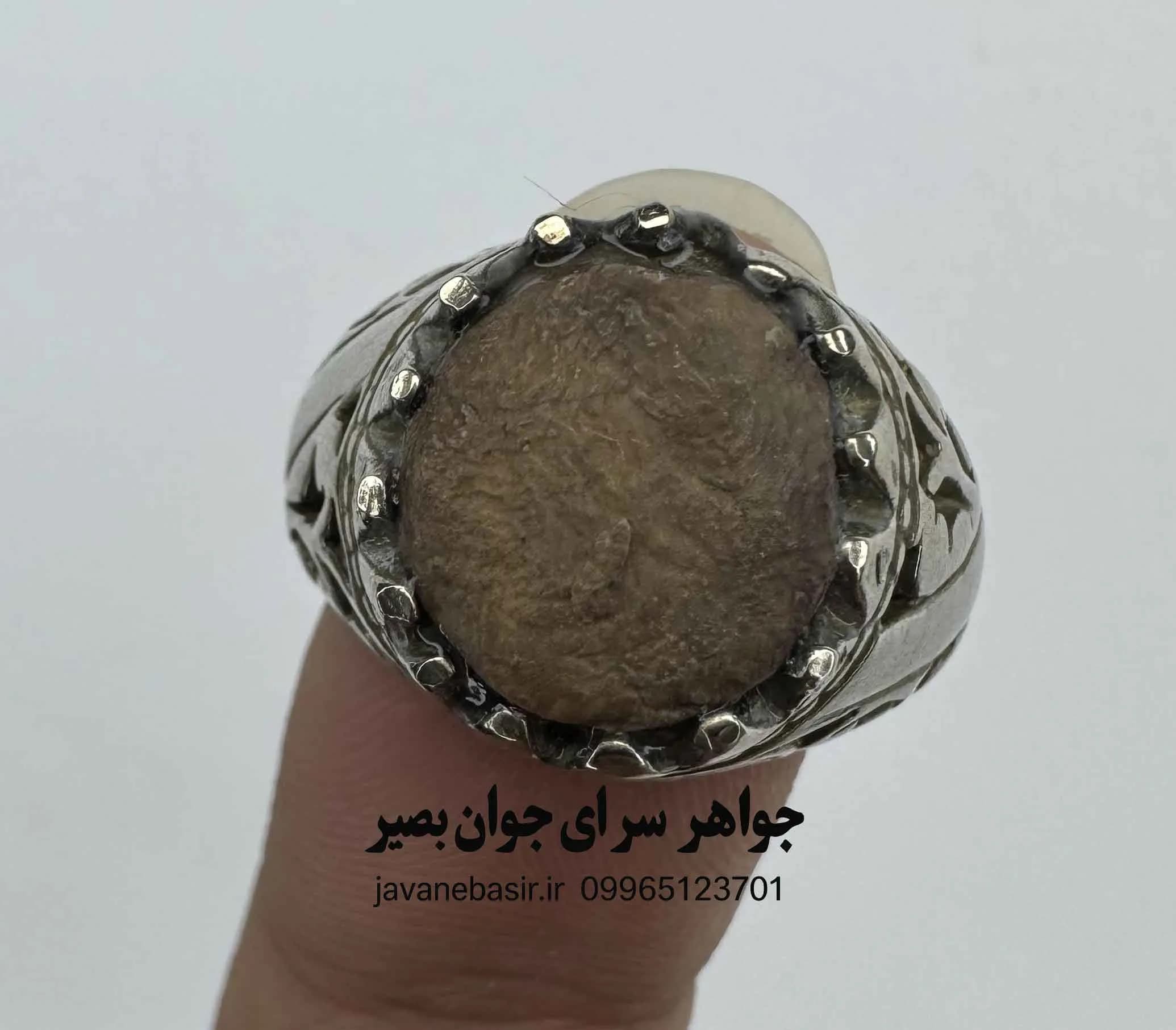 انگشتر نطفه با نگین فسیلی؛ نمادِ قدرت، ابهت و گشایش در امور